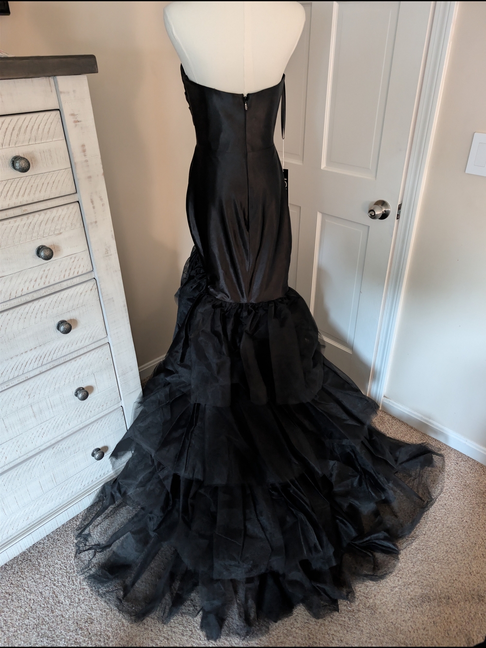 NWT Jovani Strapless Black Satin Tiered Tulle Mermaid Gown Sz 4 Formal Dress - Picture 2 of 10
